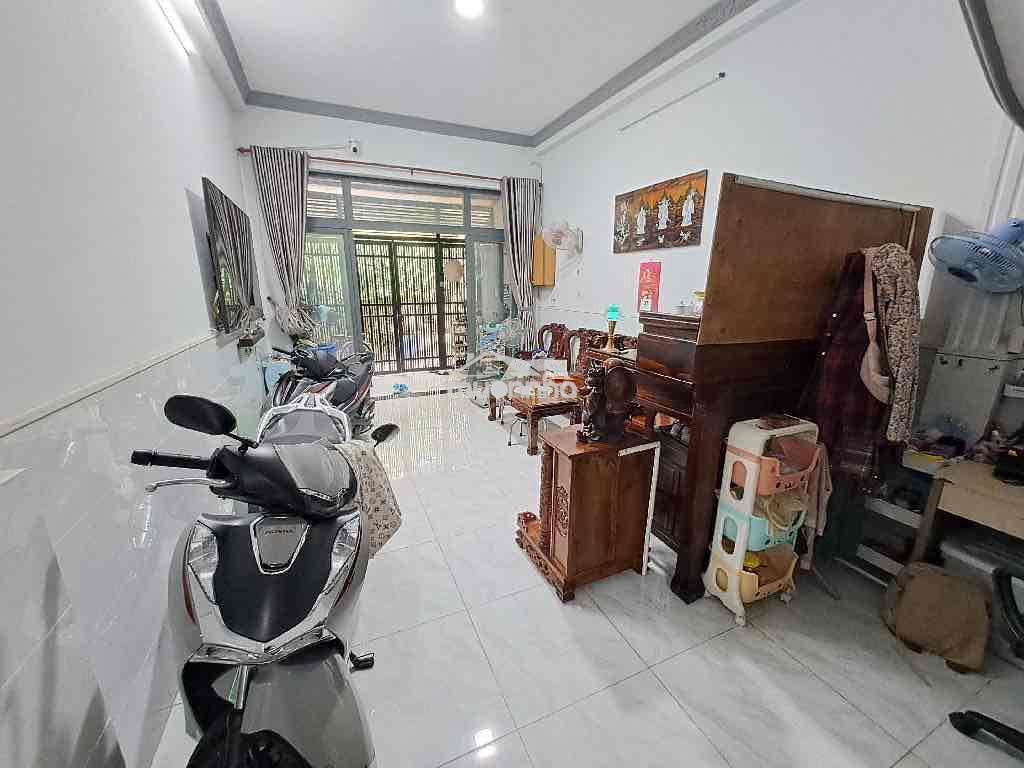 Hiếm - dt 55m2 (3.95 x 14m) - sát hxh - trước nhà 3m - 3