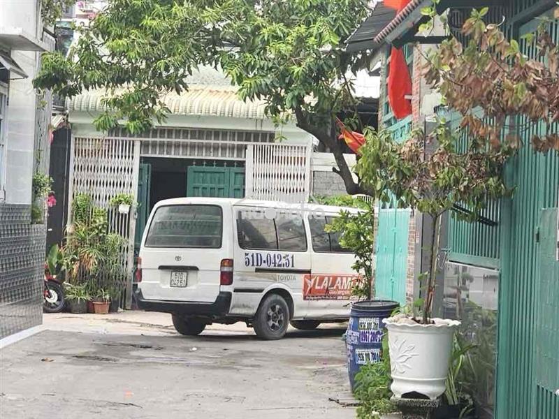 Nhà 2 tầng ở ngay đường bùi văn ngữ, 88m2, ngang 4.5m, hẻm 5m.