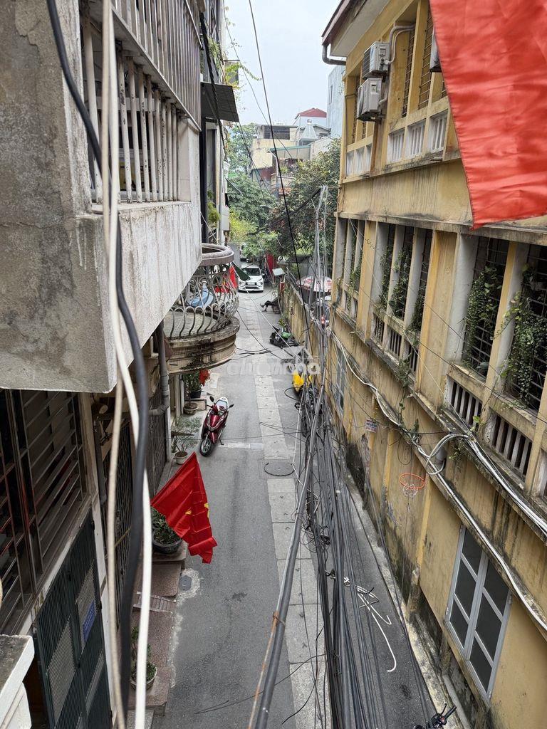 Cho thuê tầng 1 nhà 38m2 mặt phố thọ lão, hai bà trưng, hà nội