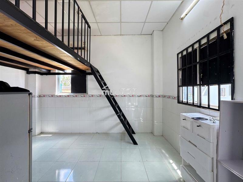 Duplex 28m2 cửa sổ trời thoáng mát ngay cầu chữ y, đh tự nhiên, sg
