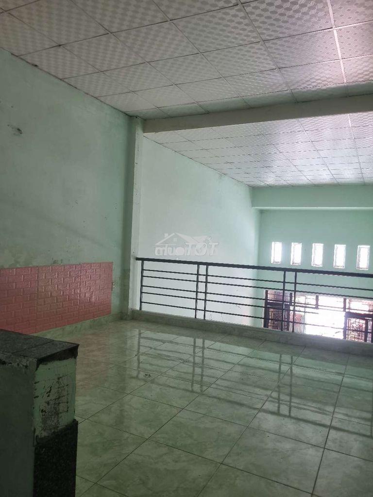 Cg
cho thuê nhà bà điểm
dt 4*20 -2pn -2wc 
 
đường xe tải  - 2