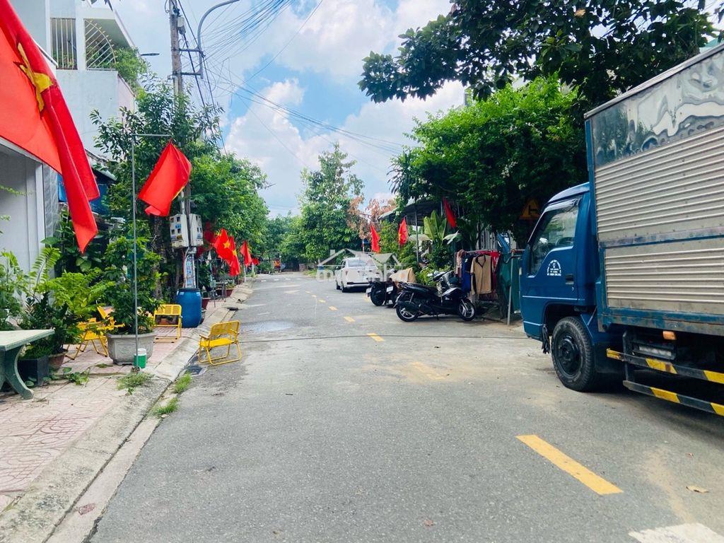 Nhà 3 tầng dt 94m2 full tc ngay lê hồng phong dĩ an giá chỉ nhỉnh 5ty - 3