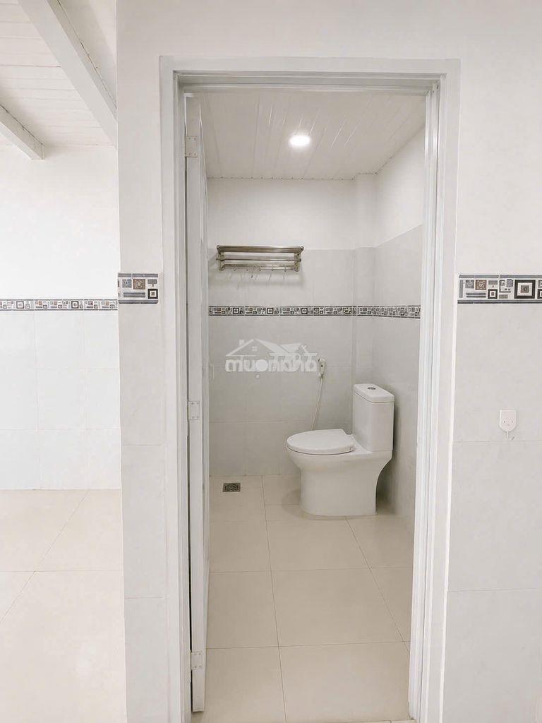 Cho thuê phòng trọ gác lửng rộng – gần kcn tân bình