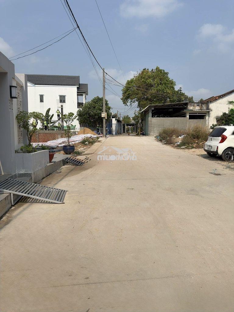 Siêu phẩm gần ngã ba sở gà - có sân để ô tô - đường trước nhà 7m - 2