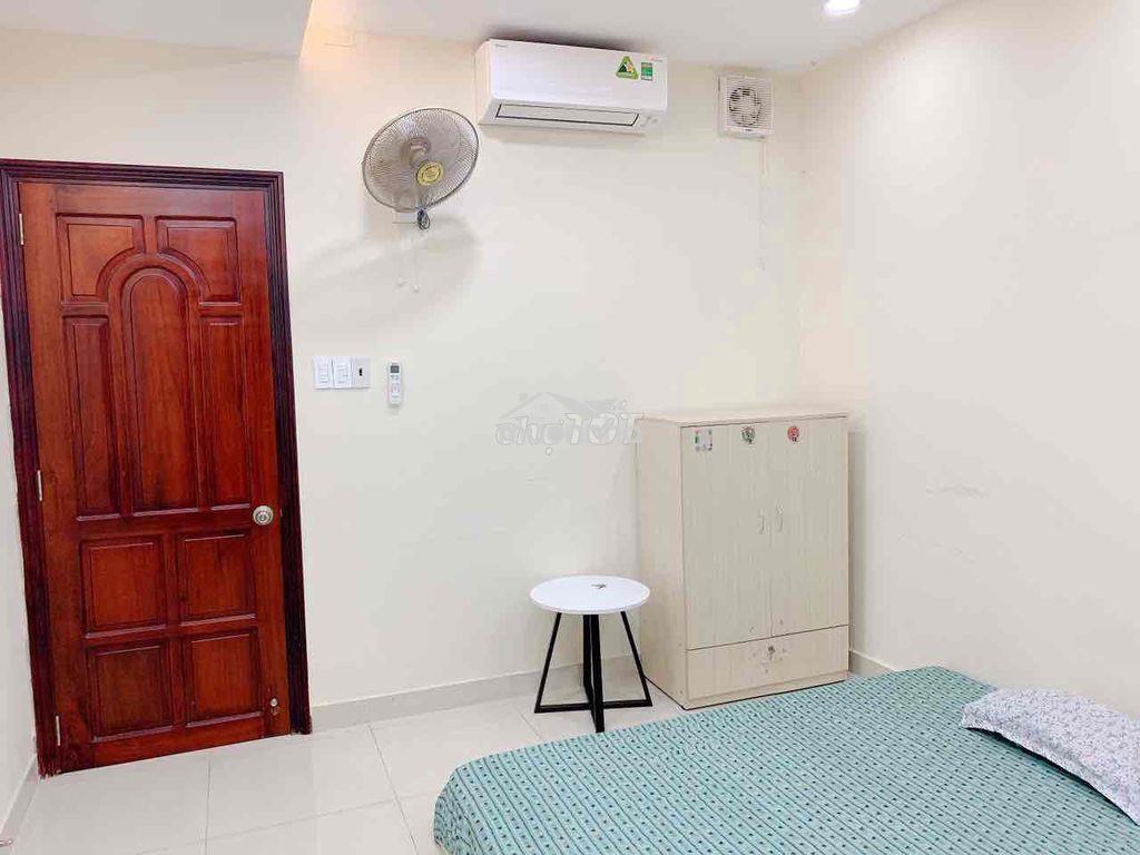 Chính chủ cho thuê căn hộ full nội thất có ban công thoáng mát - 4