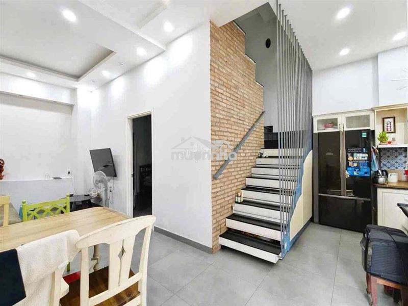 Lê quang định, 60m2, 3 tầng, xe hơi cạnh nhà, 5,x tỷ