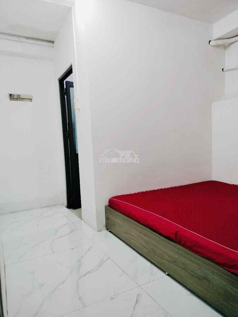 Phòng máy lạnh có sẵn giường nệm chăn ga đối diện bến xe miền tây - 2