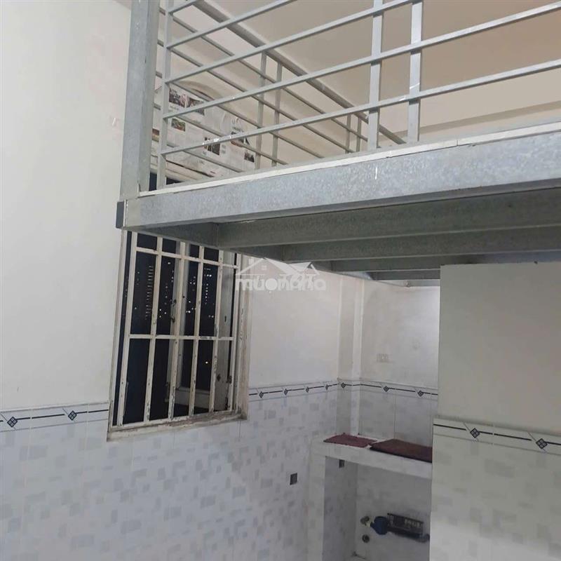 Cho thuê phòng tầng trệt - có gác - giờ tự do