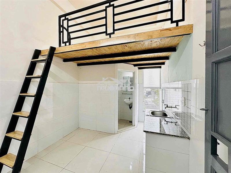 Phòng trọ giá rẻ, gác cao 1m8 có thang máy, gần khu etown cộng hoà