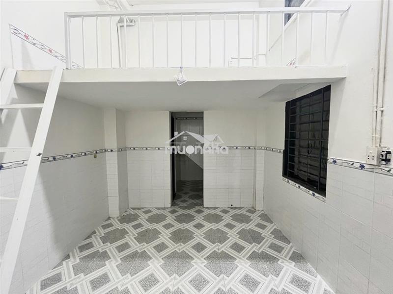 Gần làng đại học, đại học ngân hàng