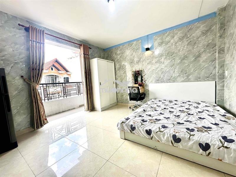Căn hộ có ban công thoáng mát, ngay khu sân bay, gần cv hoàng văn thụ