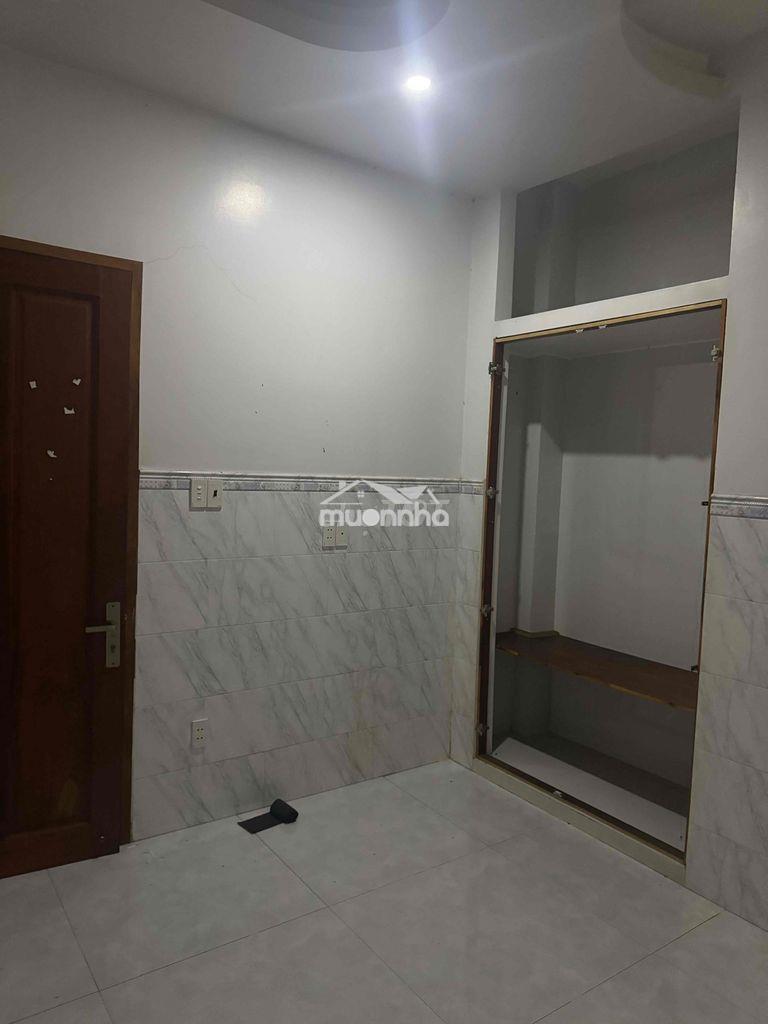Phòng trọ 1tr5 bao điện nước