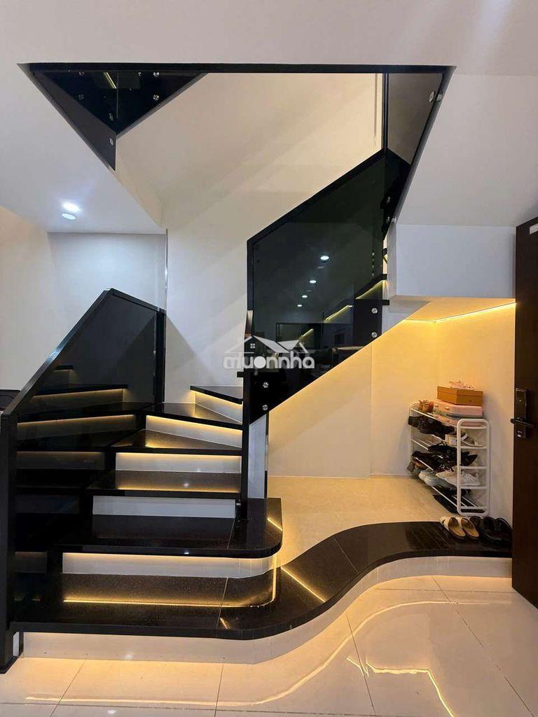 BÁN PENTHOUSE PHÚ ĐÔNG SKY GARDEN NGAY PHAM VĂN ĐỒNG, SỔ SẴN, Ở NGAY