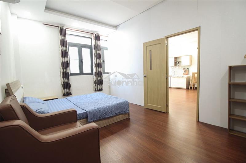 Căn hộ 56m2 , 1 phòng ngủ riêng sàn gỗ , thang máy đường tân hòa đông 