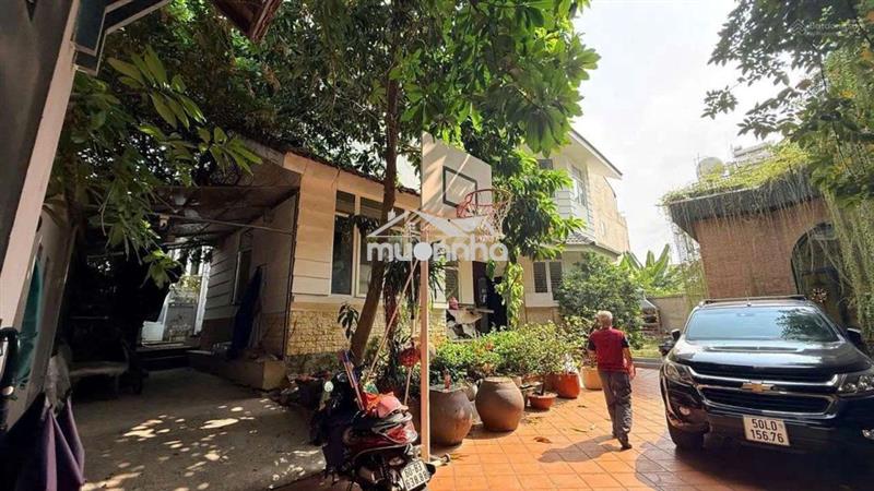 Villa sân vườn đẹp hiếm có tại bình thạnh – dt 300m²