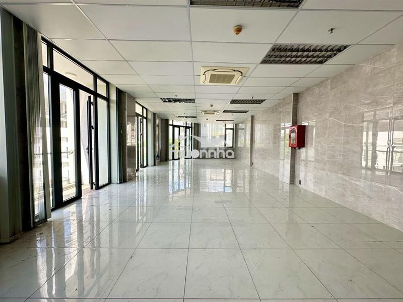 Văn phòng 65m2 ở vạn phúc, xuất vat, pccc, hầm xe có bảo vệ. giá 13 tr