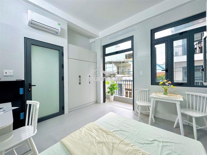 Khai trương nhà xây mới 100%, studio ban công hòa bình ngay đầm sen