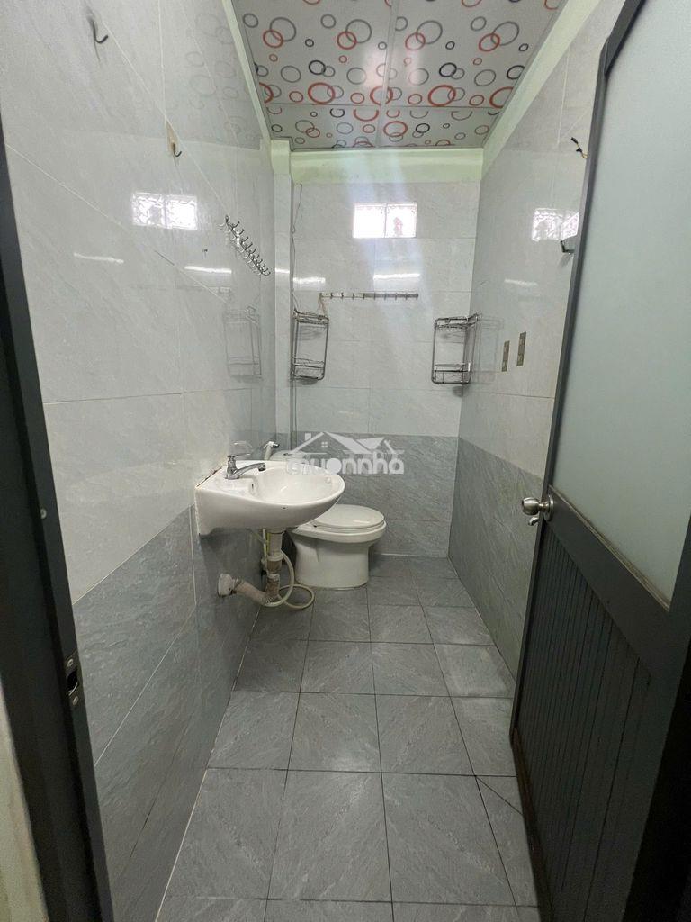 Chính chủ cho thuê nhà cấp 4 có gác lửng giá 7tr chốt