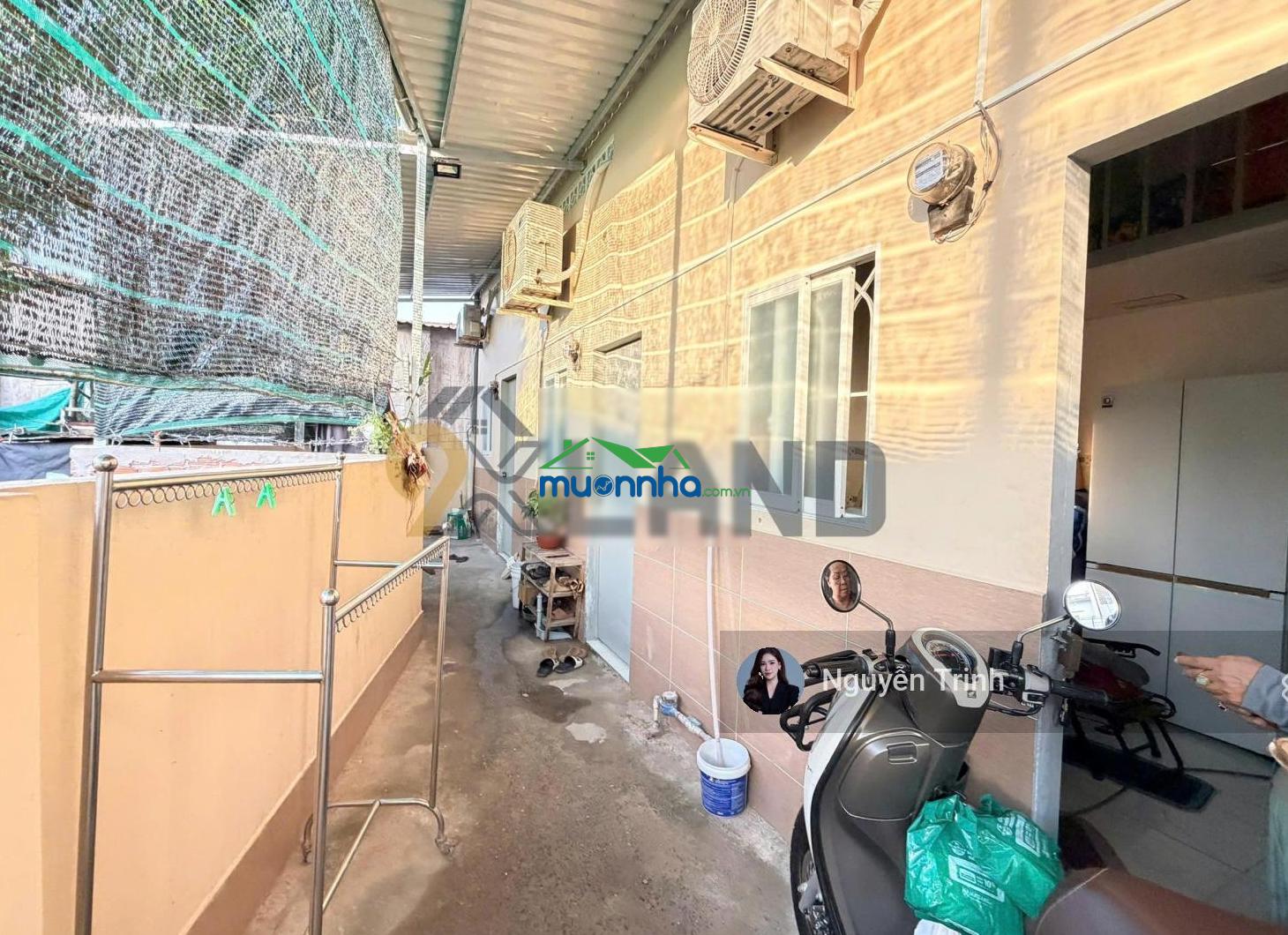 Bán gấp chdv mới xây 1t1l,gần trường đh cảnh sát, hxh 6m, khu dân trí,xd cao tầng.dt 100m2 ngang 8m - 3