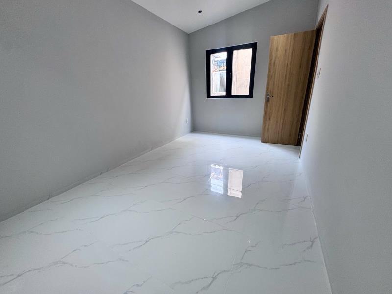  Nhà nguyên căn ngay lê văn việt 2pn 2wc rộng 100m2  - 4