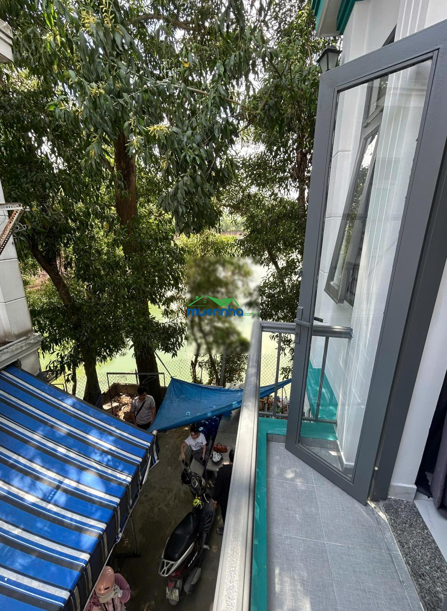 Bán nhà view hồ sinh thái 4.5x9m - giá 695 triệu - 2