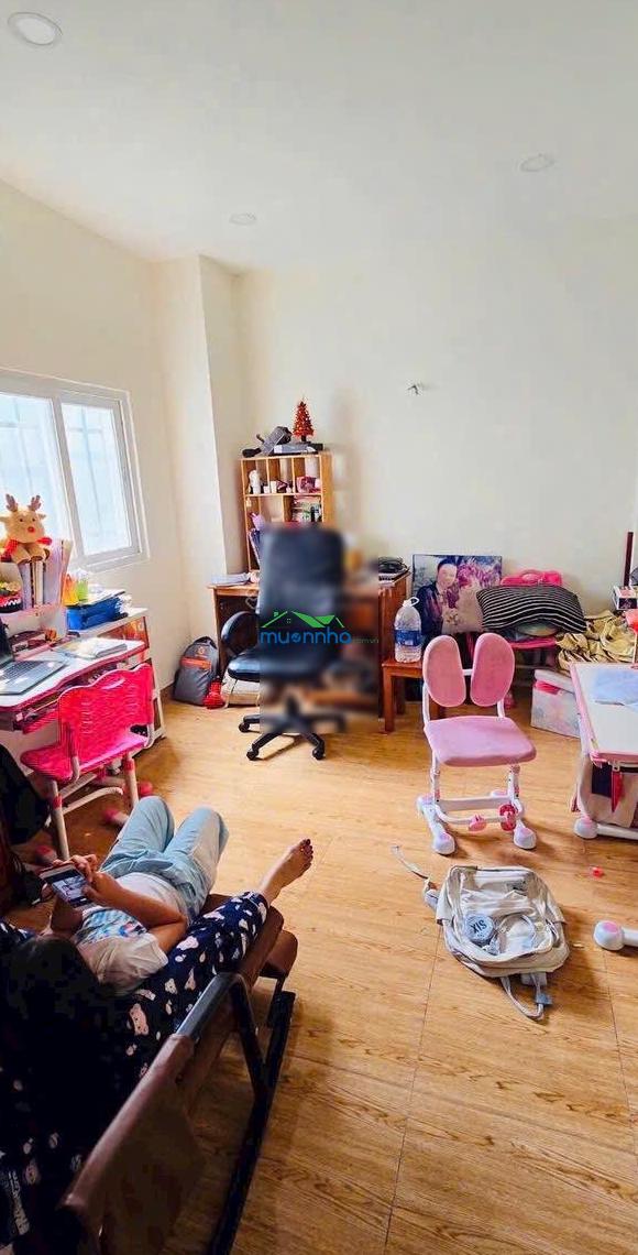Nhà 3 tầng kiên cố 66m2 ngang 4.7m sổ vuông hoàn công, xe hơi ngủ trong nhà gần mặt tiền vành đai 2