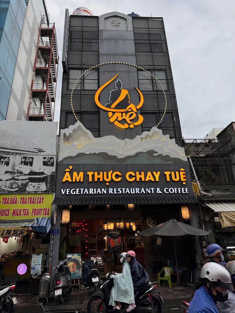 Cho thuê nhà mặt tiền đường mai thị lựu, phường tân định, quận 1 - 2