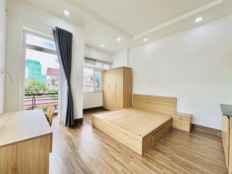 Studio ban công đi bộ tới đại học hutech, ngoại thương, gtvt, đường d5, nguyễn gia trí, ngã tư hàng xanh