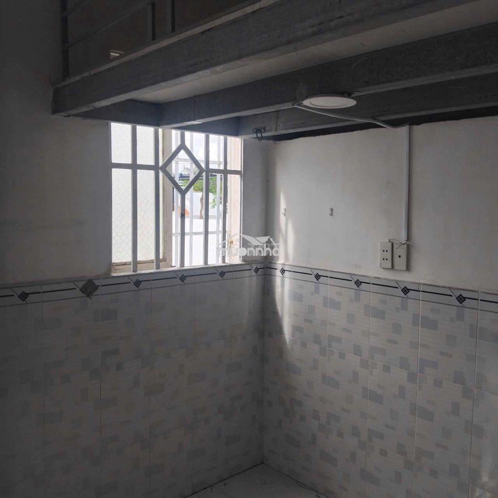 Cho thuê 2 p có gác giá 2.5 tr và 2.7 triêu ( có p tầng trêt) - 4
