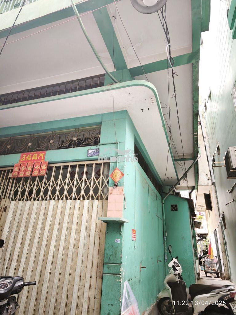 P lâu 3, wc chung với 1 người nguyên tri phương chợ nhật tảo