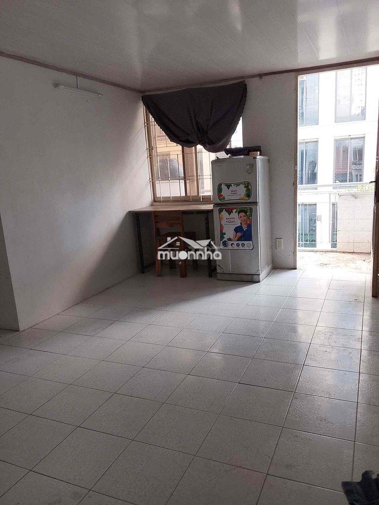 Phòng lầu 2 thoáng mát đường trương quốc dung