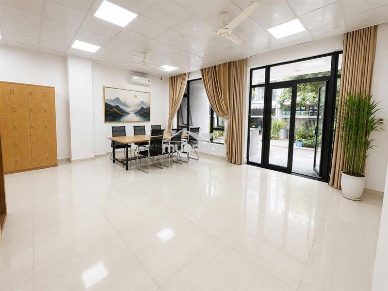 Tầng trệt 60m2 sẵn nội thất, có m.lạnh, hầm xe ở vạn phúc. giá 14,5 tr