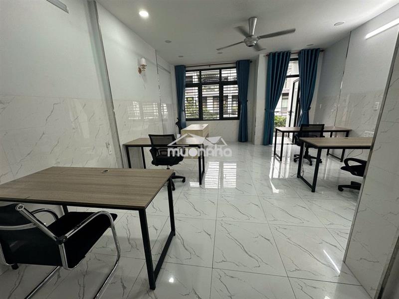 Văn phòng 25m2 vạn phúc có ban công, sẵn nội thất, có hầm xe. giá 8 tr
