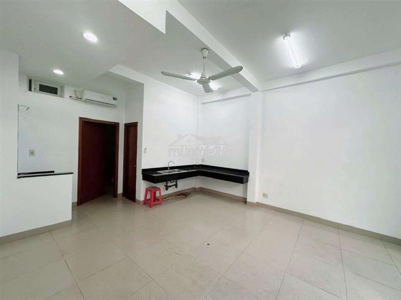 Phòng lớn, 2 mặt tiền đ. hưng phú, ngay cầu chữ y