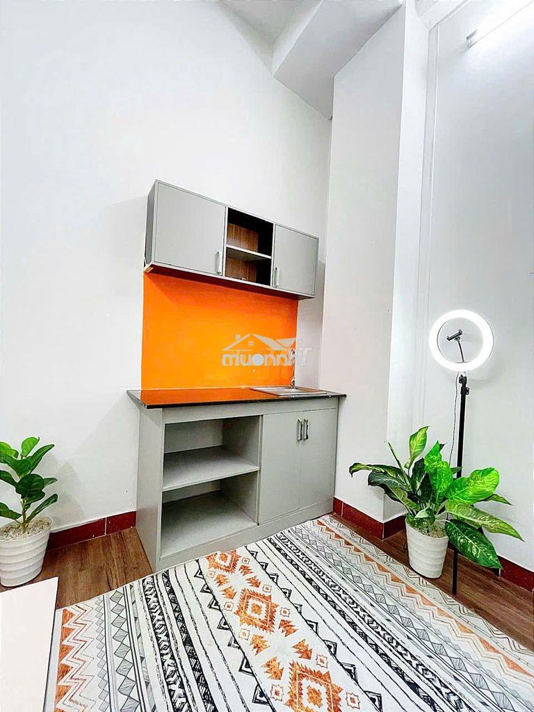 Căn 2 phòng ngủ, 1 phòng khách có cửa số + ban công lớn, full nội thất - 3