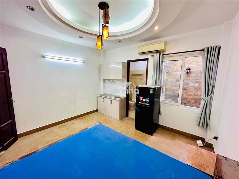 Phòng cho thuê cửa sổ lớn - ngay đại học ueh - oto tận cửa - giờ tự do