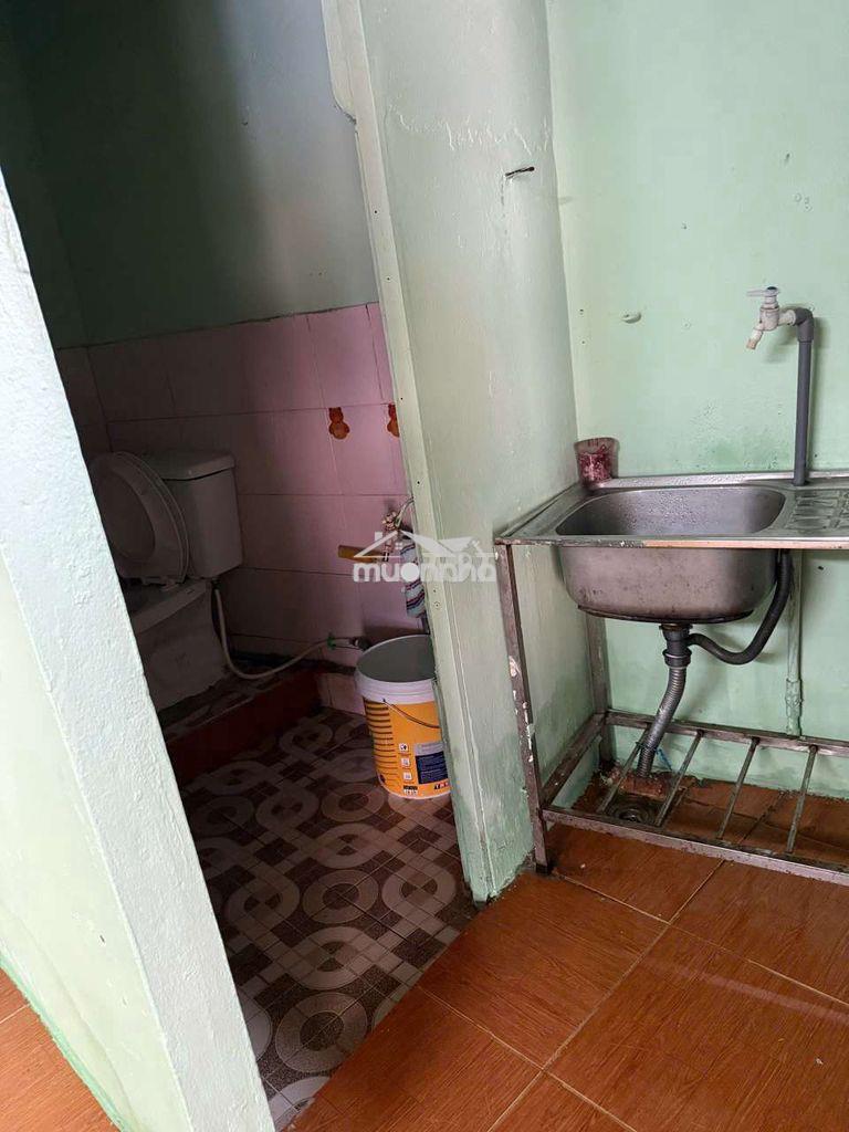 Phòng trọ dương quảng hàm p5 gv. gác suốt, giờ tự do.  - 2