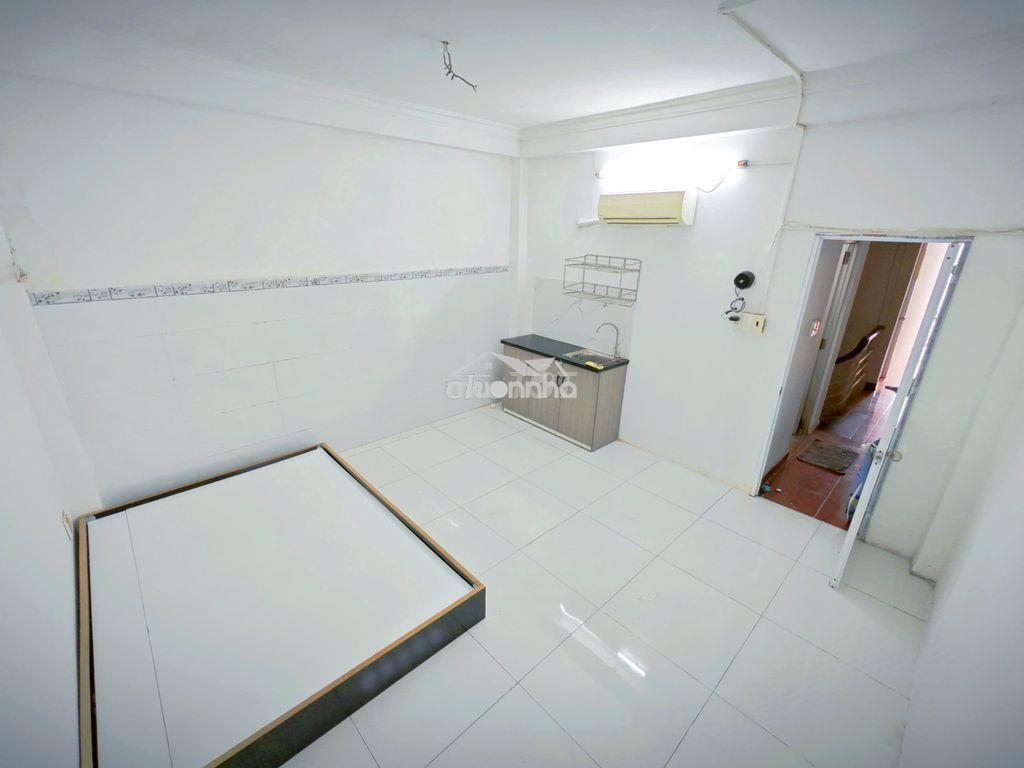 Phòng cho thuê âu dương lân giờ tự do giá 3tr300 - 3
