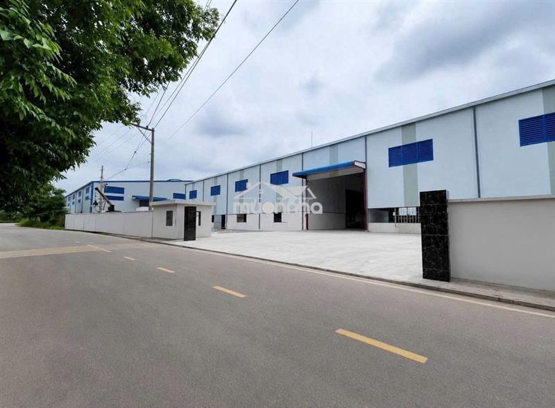 Cho thuê 2100m2 xưởng tân uyên , gía 210 tr ,pccc tự động ,g.tờ đầy đủ