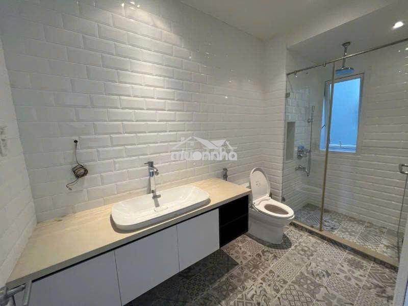 Hơn 250m2 sử dụng - 3 tầng - 7 phòng - số 702 sư vạn hạnh, quận 10 - 3