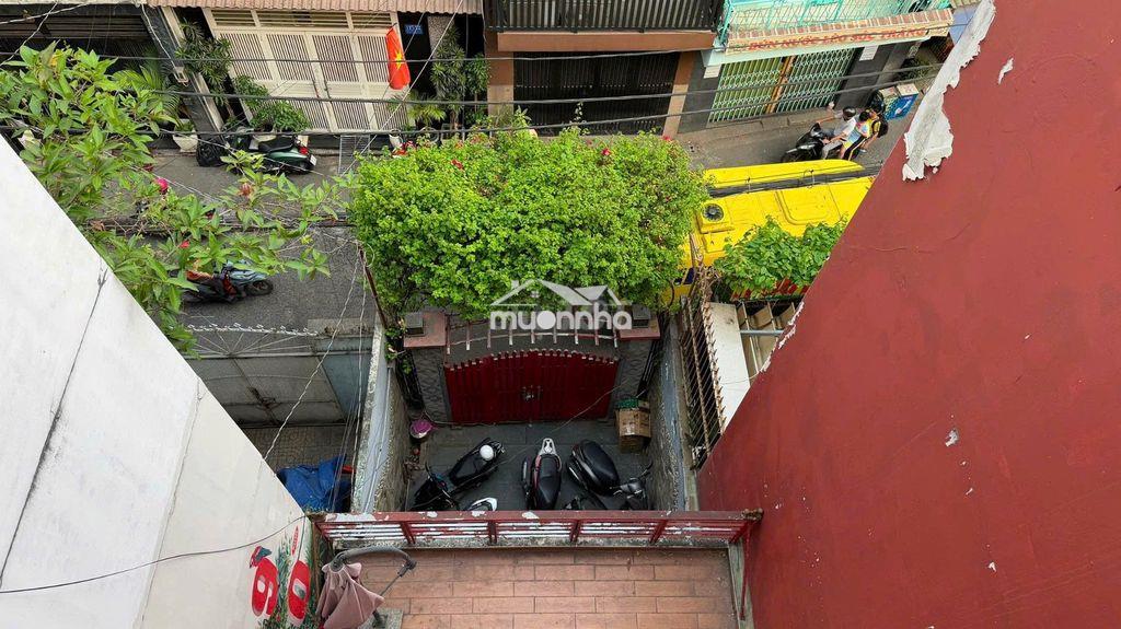 Cho thuê nhà nguyên căn làm vp 300m2 trung tâm, hẻm xe hơi, có studio - 2