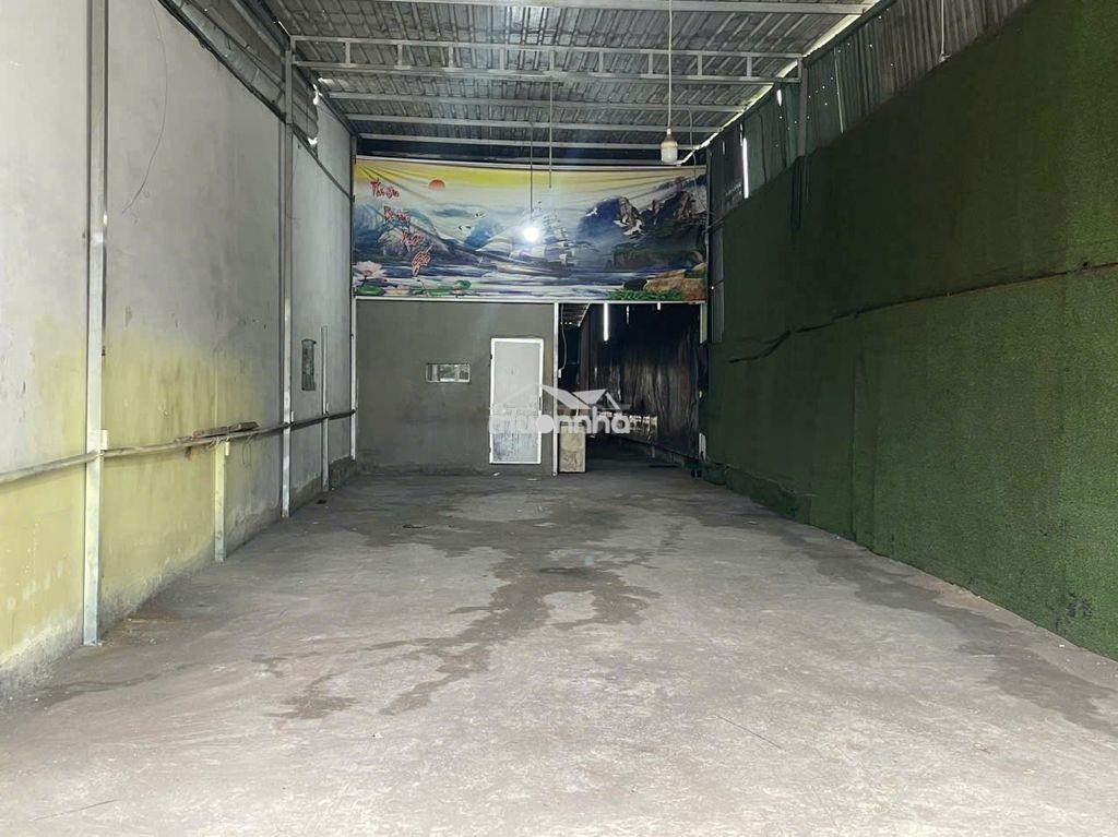 Cho thuê mặt bằng làm kho, xưởng 5.5 x 45m, giá : 10tr - 2