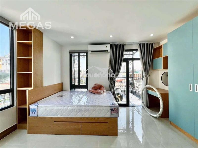 Cho thuê căn ban công lớn, full nội thất trung tâm phú nhuận, gần ueh.