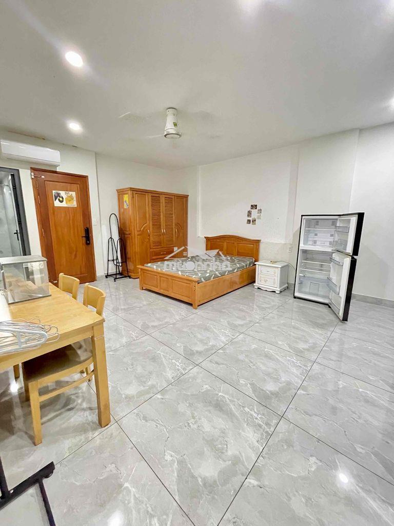 Phòng 40m2 - cửa sổ - ban công - tách bếp - 4