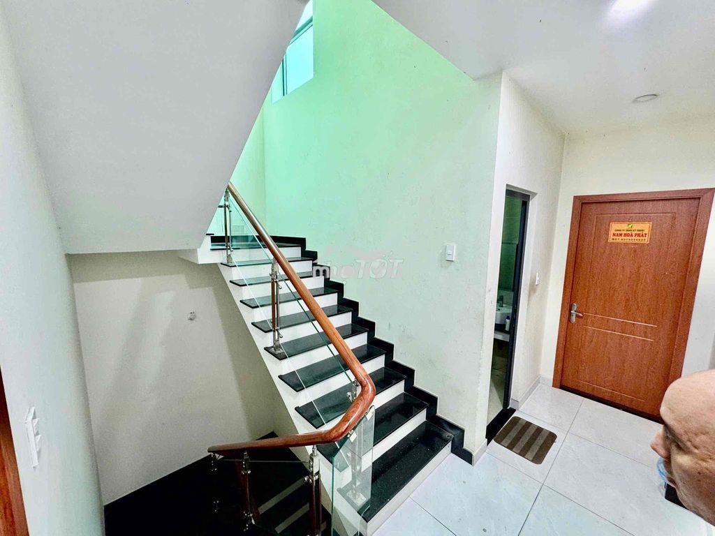 Cho thuê văn phòng đẹp cityland có nội thất giá 6tr - 4