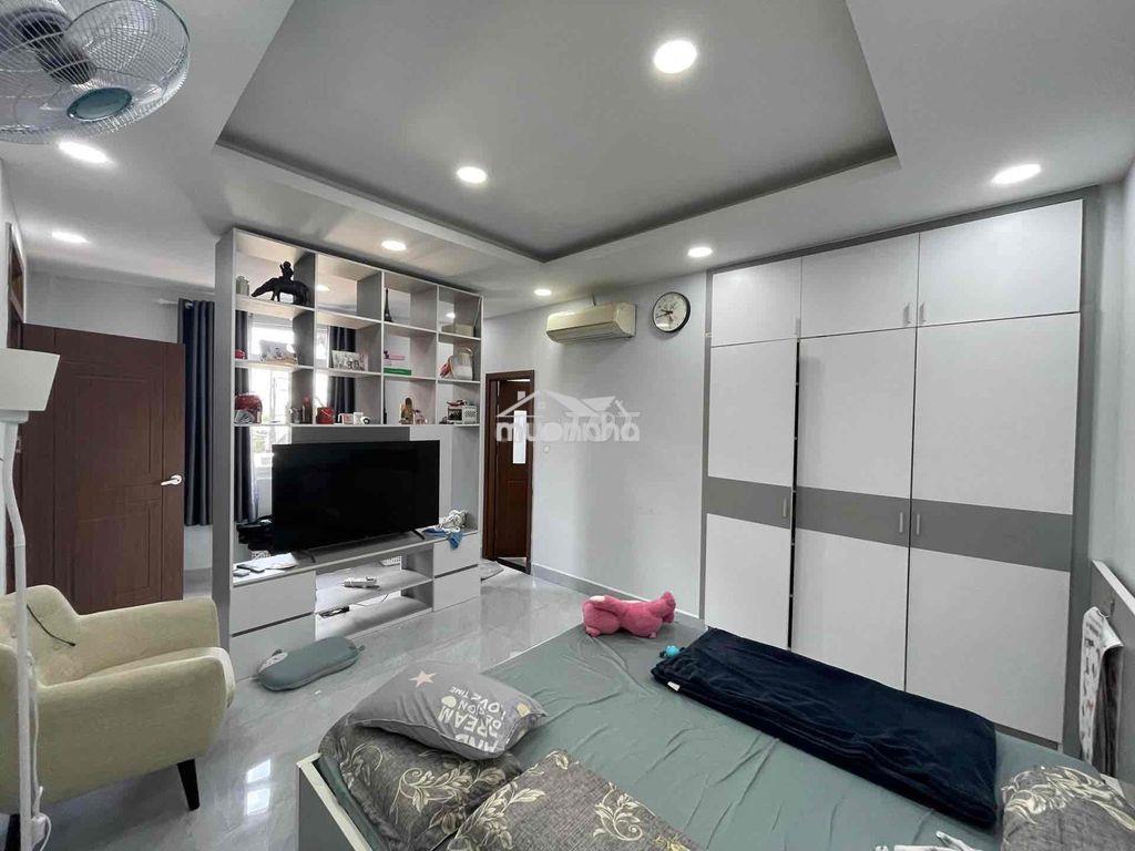 Gần sân bay , dt 5x14 nở hậu 3 tầng , xe hơi đậu nhà , nhỉnh 5 tỷ - 4