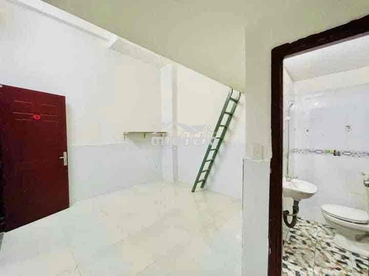 Phòng gác, máy lạnh, phòng ban công( tủ quần áo), có thang máy. - 2