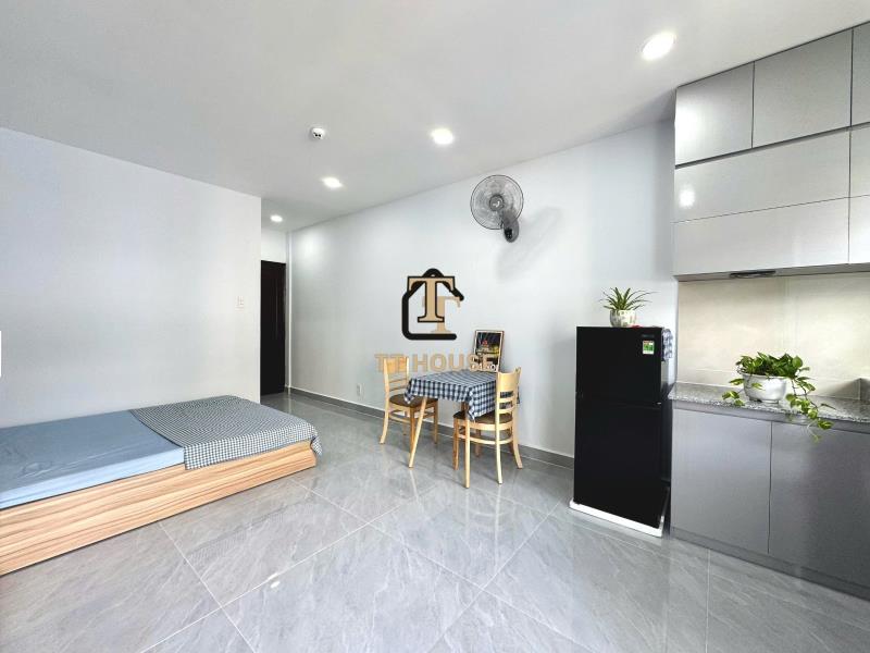Studio ban công thoáng - nội thất setup sẵn như hình chỉ vào ở - máy giặt riêng - hầm xe thang máy - ngay học viện cán bộ - gần các trường dh, tttm, bệnh viện, siêu thị - 2