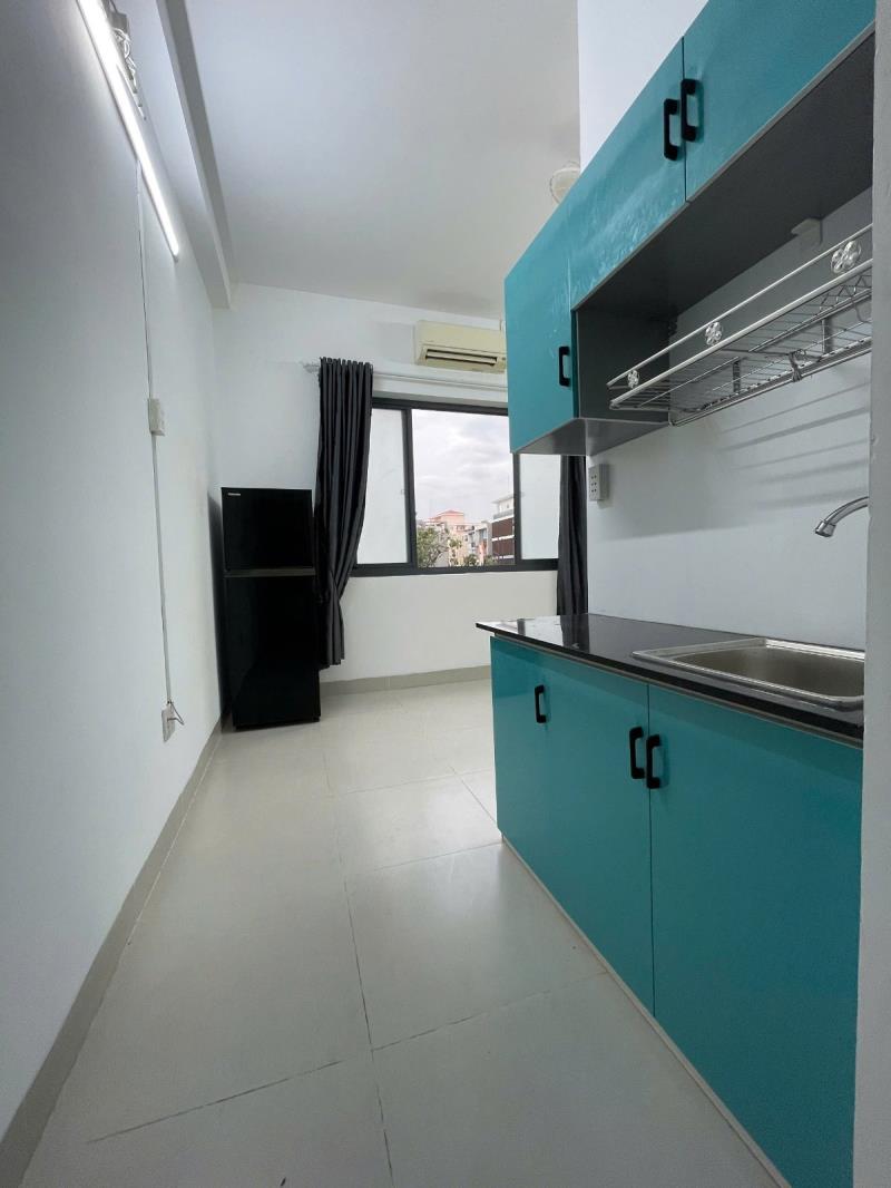 Studio mới xây full nội thất - cửa sổ trời thoáng mát - ngay cổng dh văn lang - ở tối đa 3 người giá cực rẻ