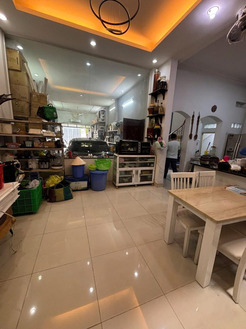 Gần đần sen – hẻm xe tải thông - hoà bình -tân phú- dt:4*20m- 11 tỷ 2 - 4